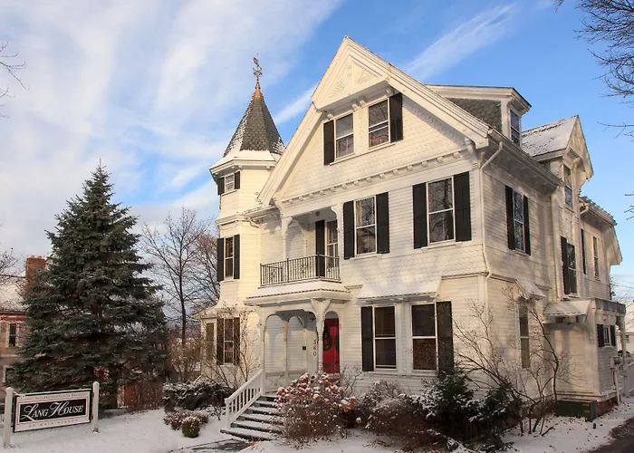 Lang House On Main Street Bed & Breakfast